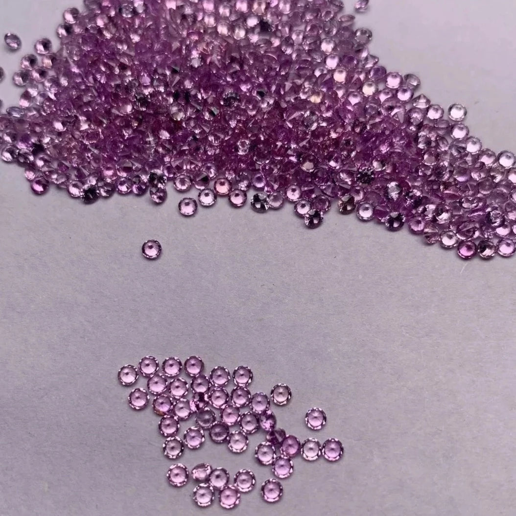 Kaufen Sie online kleine natrliche violette Saphire mit einer Gre von  0,8 mm bis 2,0 mm.  VK. Diamonds