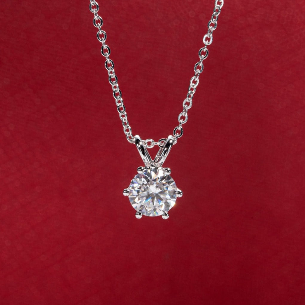 Pendentif En Moissanite 1 Carat Sur Chaîne Or Blanc Plaqué 14K - Neuf Sans Emballage