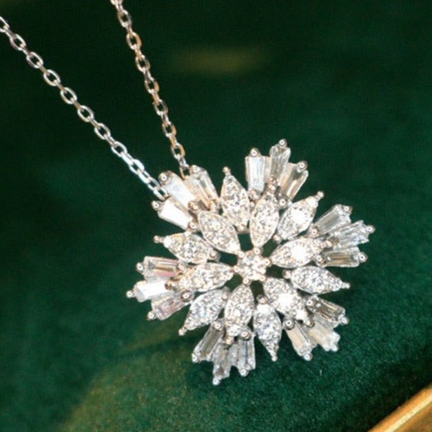 Élégant collier pendentif flocon de Diamants naturels de 0,70