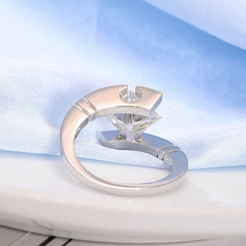 Moissanite Engagement Rings. 1.0 Carat. D VVS1. Princess Cut.