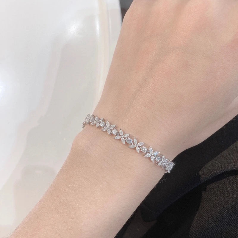 Luxury Diamond Bracelet. 5.50 Carat Natural Diamonds.