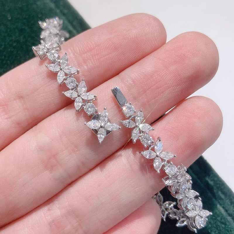 Luxury Diamond Bracelet. 5.50 Carat Natural Diamonds.