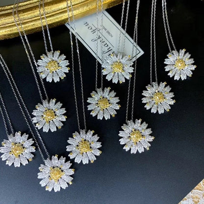 Real Diamond Necklaces. Flower-Shaped Necklace With Chain. 18K Gold.