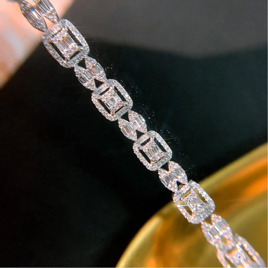 Natural Diamond Bracelet. 3.50 Carat. Diamond Jewelry. 18K Gold.