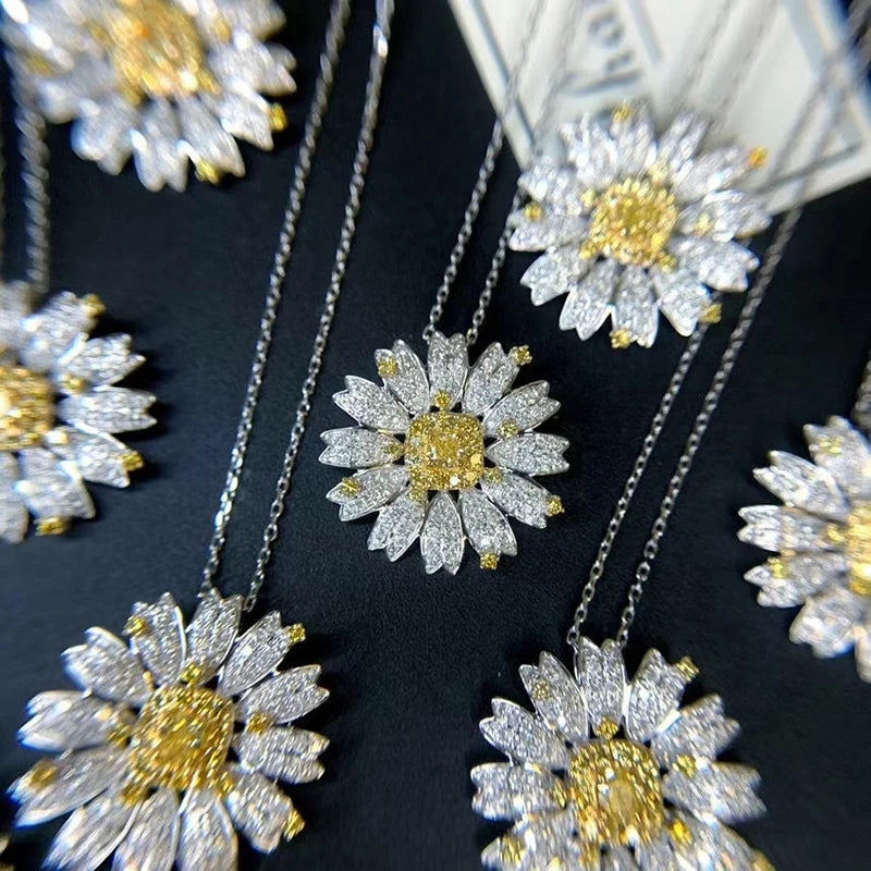 Real Diamond Necklaces. Flower-Shaped Necklace With Chain. 18K Gold.