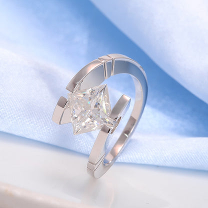 Moissanite Engagement Rings. 1.0 Carat. D VVS1. Princess Cut.