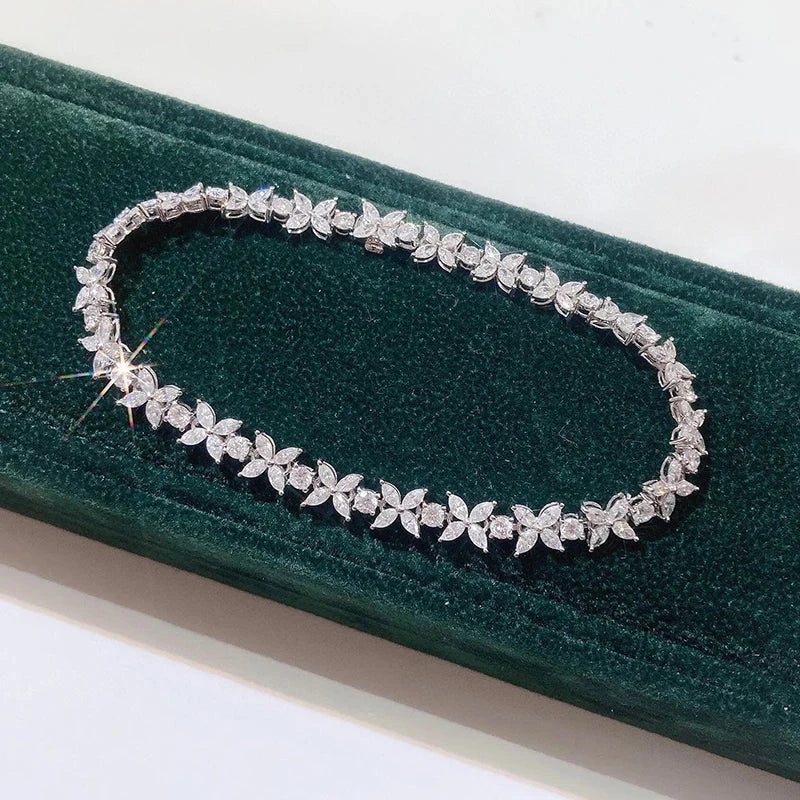 Luxury Diamond Bracelet. 5.50 Carat Natural Diamonds.