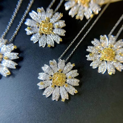 Real Diamond Necklaces. Flower-Shaped Necklace With Chain. 18K Gold.