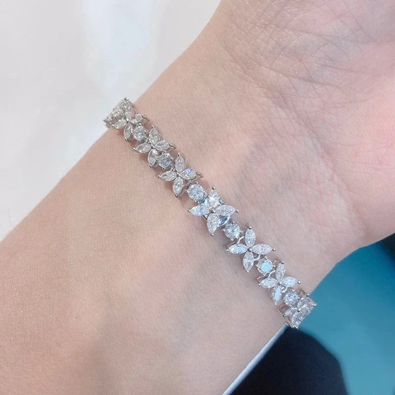 Luxury Diamond Bracelet. 5.50 Carat Natural Diamonds.