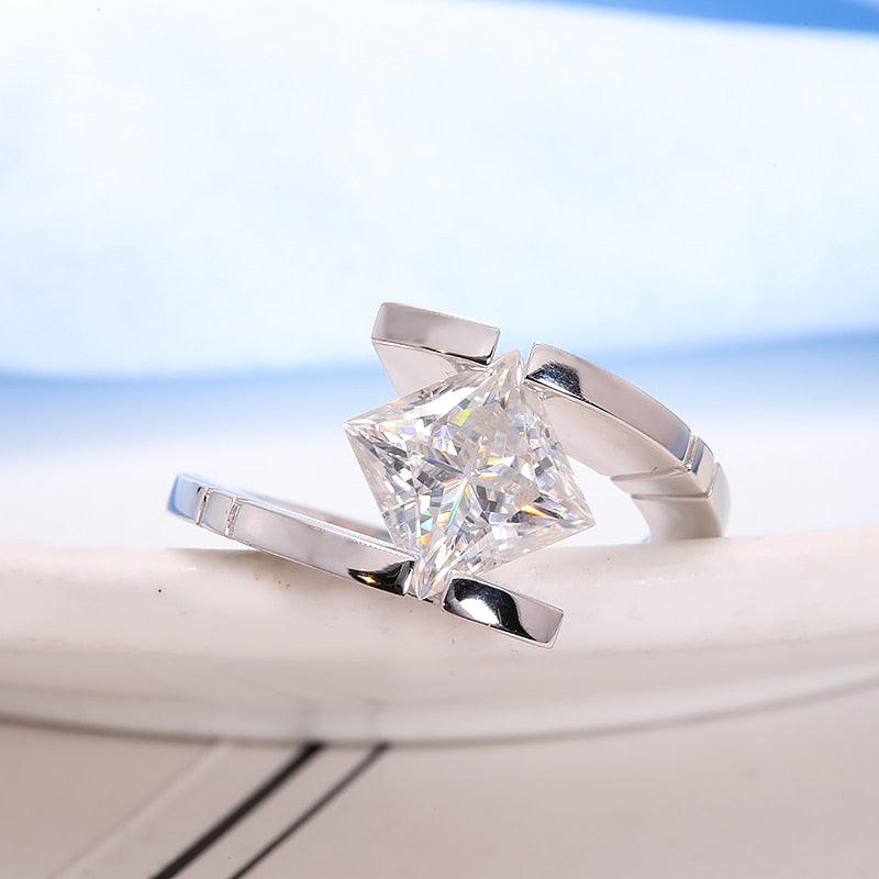 Moissanite Engagement Rings. 1.0 Carat. D VVS1. Princess Cut.