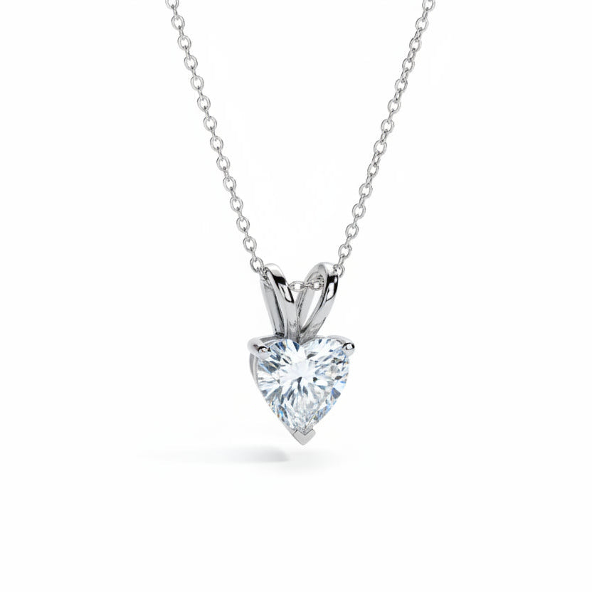 Ciondolo A Forma Di Cuore Spezzato In Moissanite A Taglio Rotondo Da 3 00 Ciondolo A Forma Di Cuore Spezzato In Moissanite A Taglio Rotondo Da 3 00