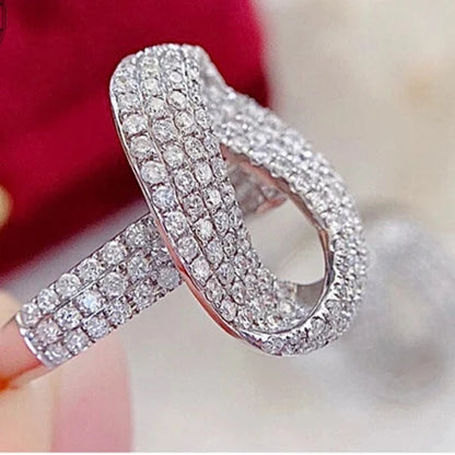 Eleganter Ring mit echten Diamanten. 1,80 Karat – 18 Karat Weißgold.