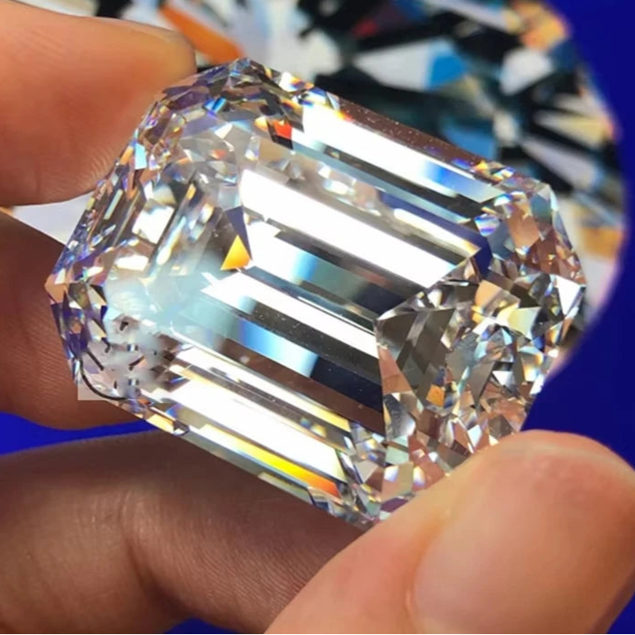 Huge Moissanite Gems 10–30 Carat – Oval, Emerald & More.