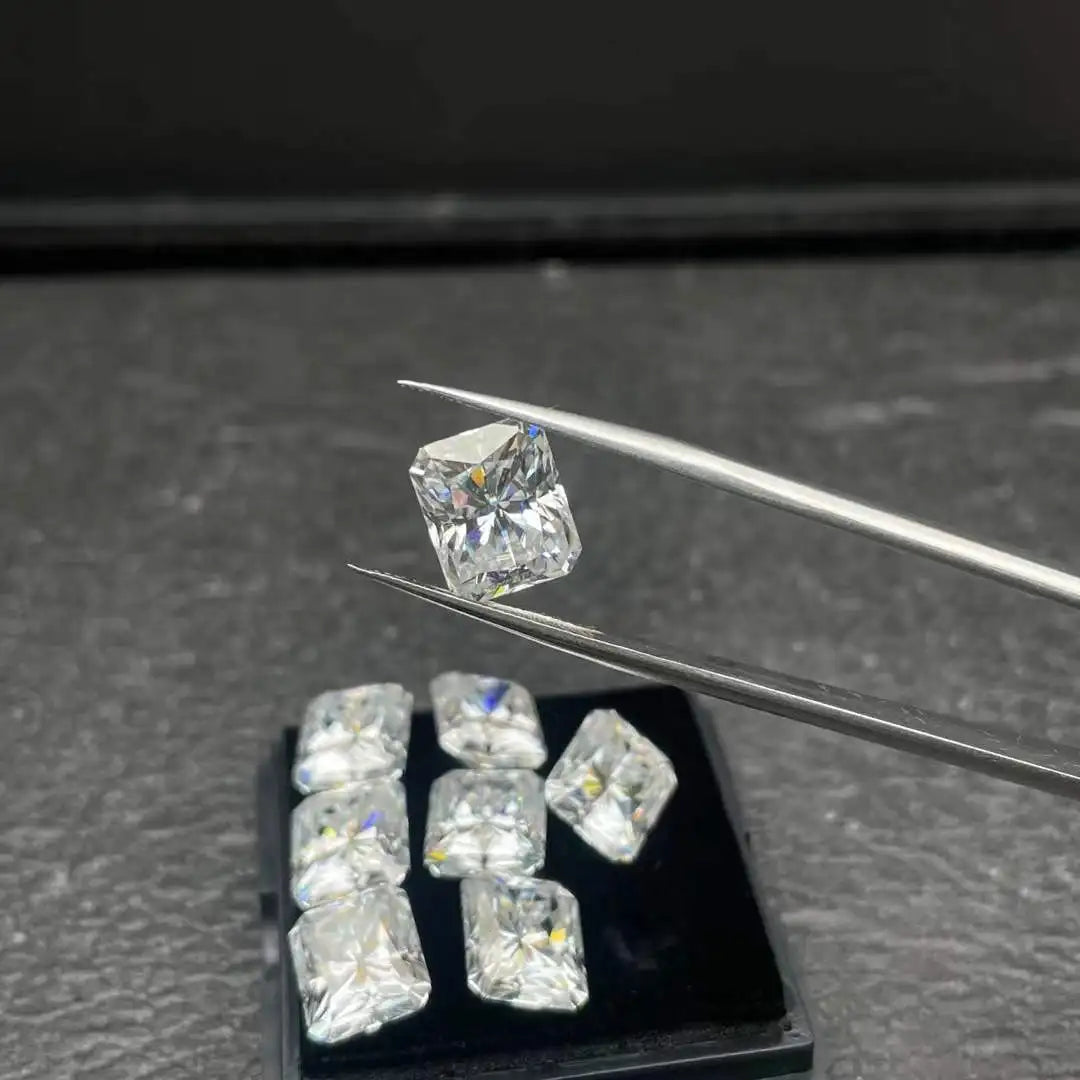 Huge Moissanite Gems 10–30 Carat – Oval, Emerald & More. Radiant cut