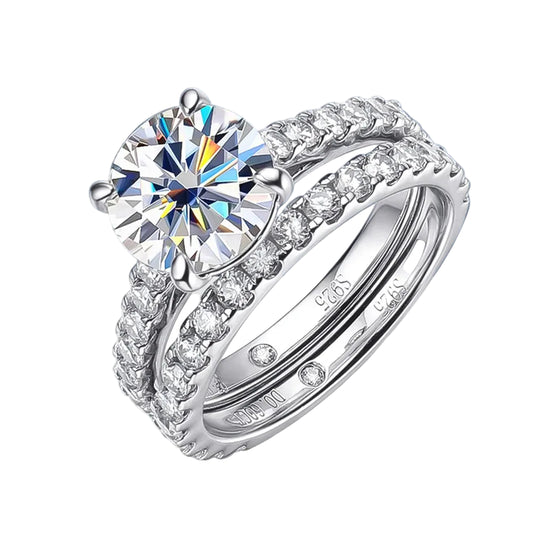 Silver ring with a large diamond and smaller diamonds