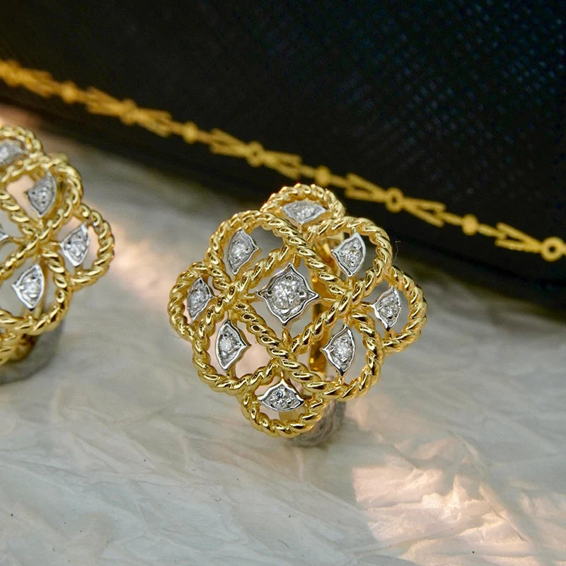 Elegant Natural Diamond Earrings - 18K Yellow Gold.
