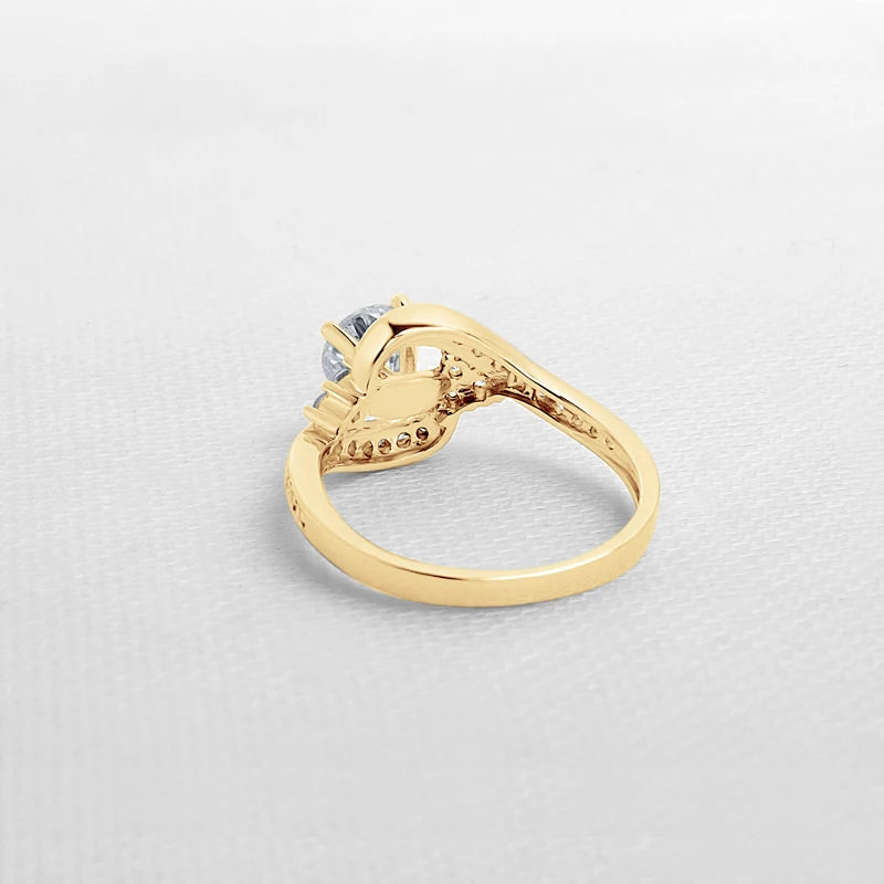 Elegant Women's Moissanite Ring, 10K Gold.