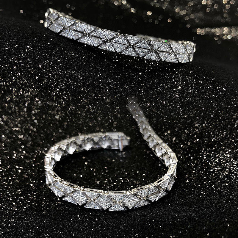 Luxury Diamond Bracelets. 2.20 Carat Natural Diamonds.