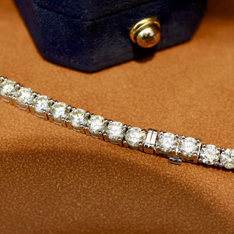 Luxury Natural Diamonds Tennis Bracelets. 7.0 Carat. 18K Gold.