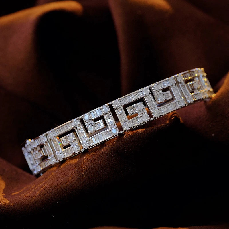 Diamond Bangle. Natural Diamonds. Total 4.0 Carats.