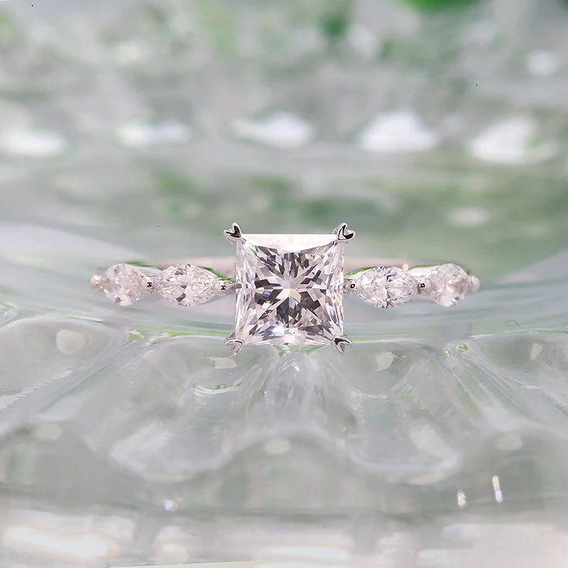 Princess Cut - Diamond Engagement Rings. 1.0 Carat Lab-Grown Diamond
