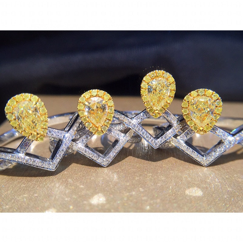Elegant Yellow and White Diamond Rings. 18K Gold.