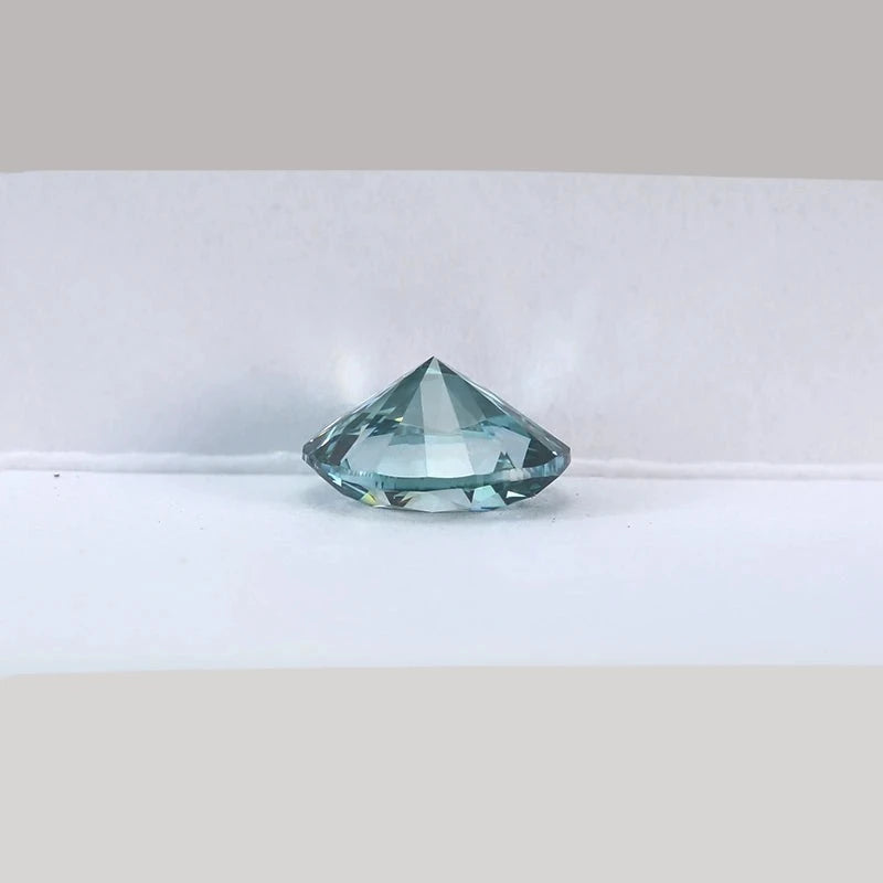 Loose Diamond. Fancy Intense Green. 1.0 Carat. Oval-Cut Lab-Grown Diamond.