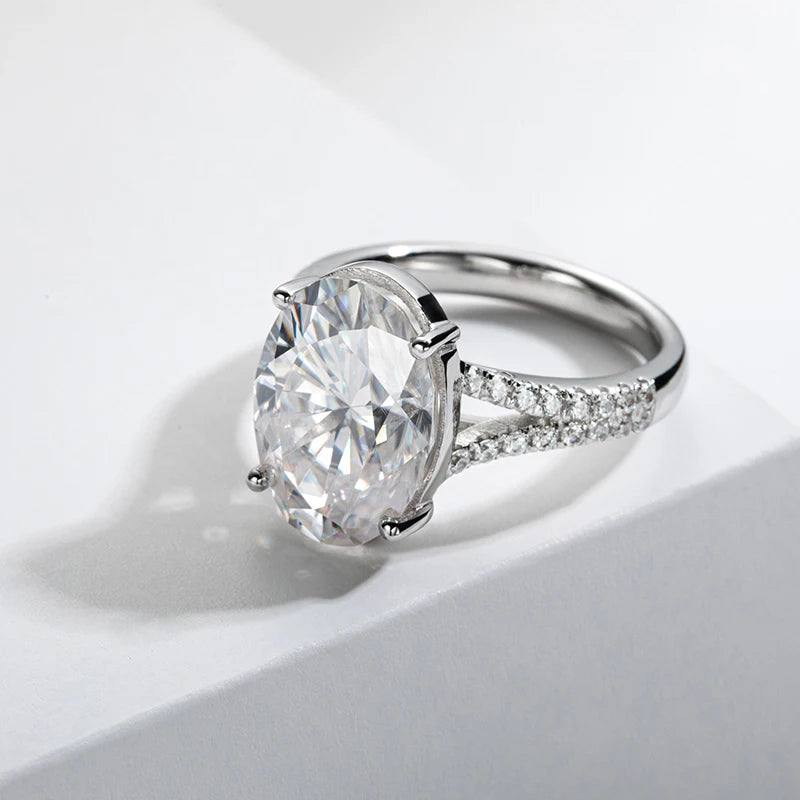 Luxury 8.0 Carat Moissanite Diamond Engagement Ring.