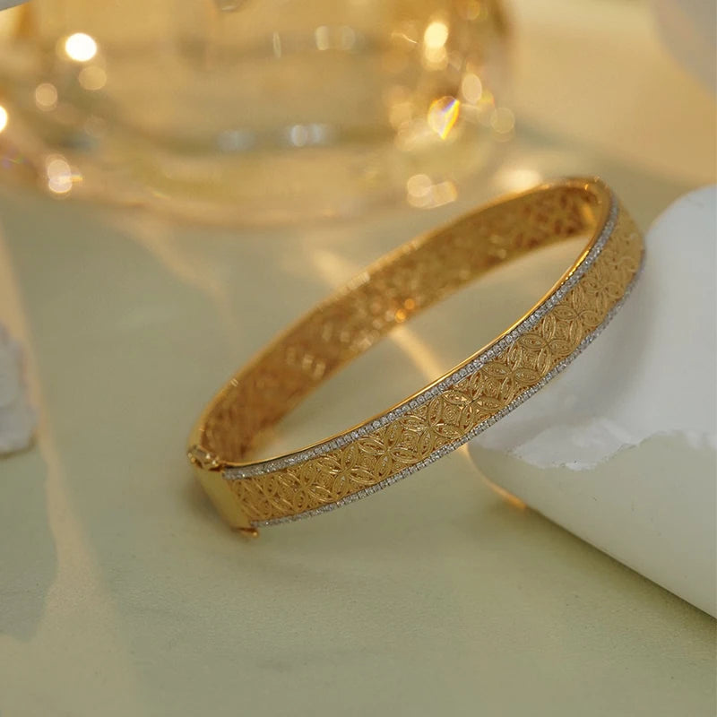 18K Yellow Gold Bangle with 0.99ct Real Diamonds.
