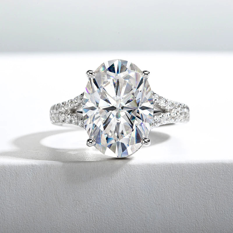 Luxury 8.0 Carat Moissanite Diamond Engagement Ring.