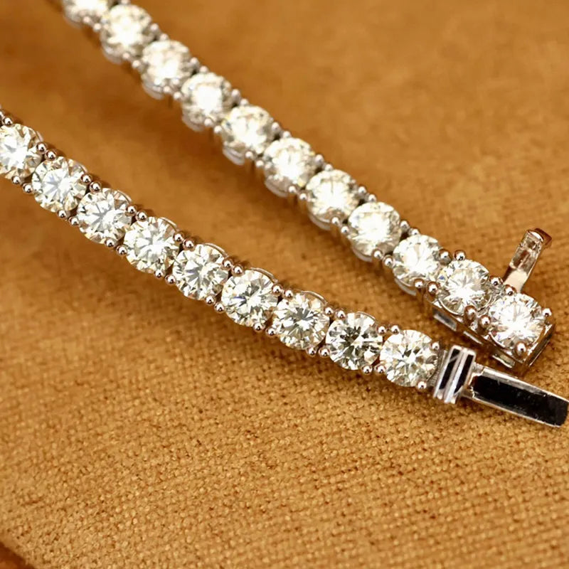 Luxury Natural Diamonds Tennis Bracelets. 7.0 Carat. 18K Gold.