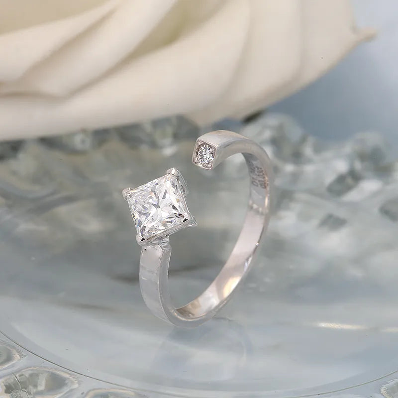 Princess Cut. Luxury Diamond Engagement Rings. 1.0 Carat Lab-grown Diamond.