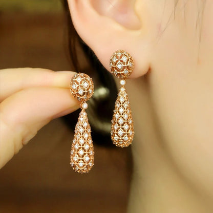 Luxury 18K Rose Gold Natural Diamond Earrings. 1.60 Carat.