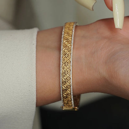 18K Yellow Gold Bangle with 0.99ct Real Diamonds.
