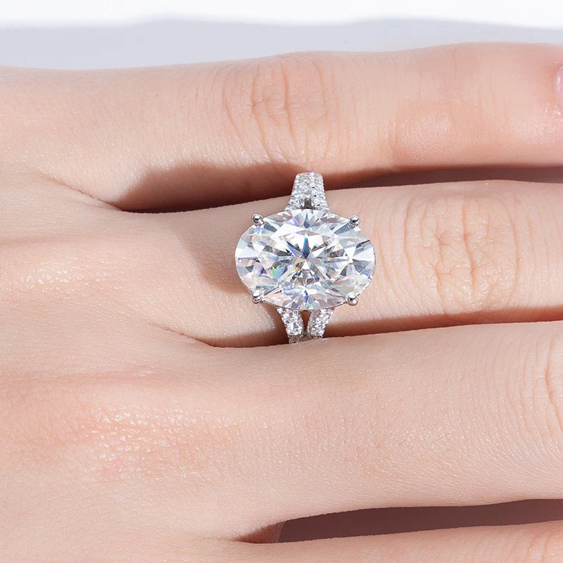 Luxury 8.0 Carat Moissanite Diamond Engagement Ring.