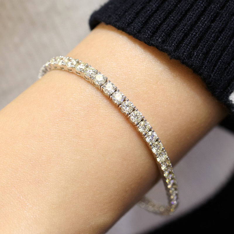 Luxury Natural Diamonds Tennis Bracelets. 7.0 Carat. 18K Gold.