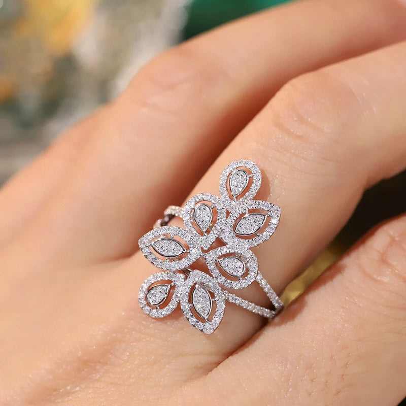 0.70ct Natural Diamond Luxury Rings. 18K White Gold.