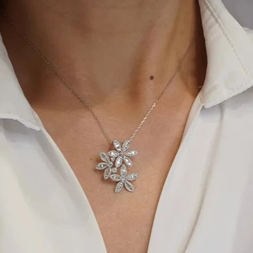 Luxury Flower-Shaped Diamond Pendant Necklace. 1.35 Carat Natural Diamonds.