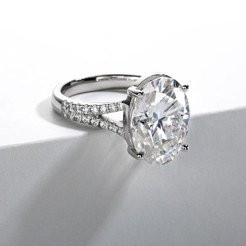 Luxury 8.0 Carat Moissanite Diamond Engagement Ring.