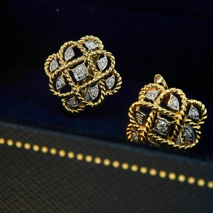 Elegant Natural Diamond Earrings - 18K Yellow Gold.
