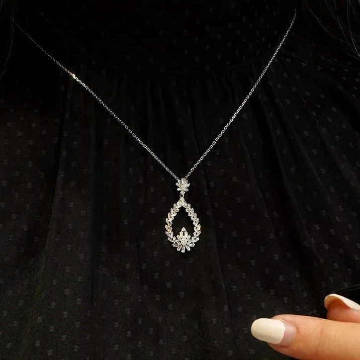 Luxury Natural Diamond Pendant Necklace. 0.85 Carat. 18K Gold.