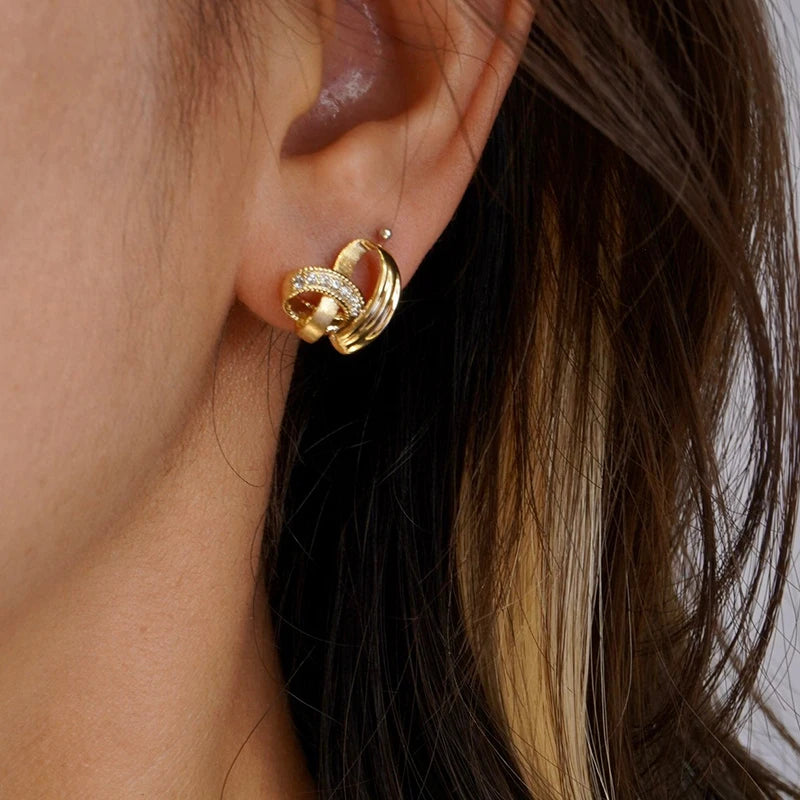 Diamond Earrings. Yellow Gold. Natural Diamond Jewelry. 0.20 Carat.
