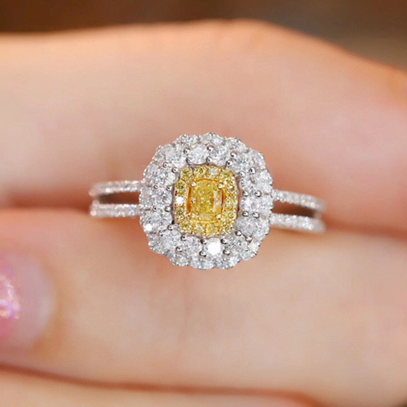 Luxuriöse Verlobungsringe mit gelben Diamanten.