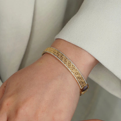 18K Yellow Gold Bangle with 0.99ct Real Diamonds.
