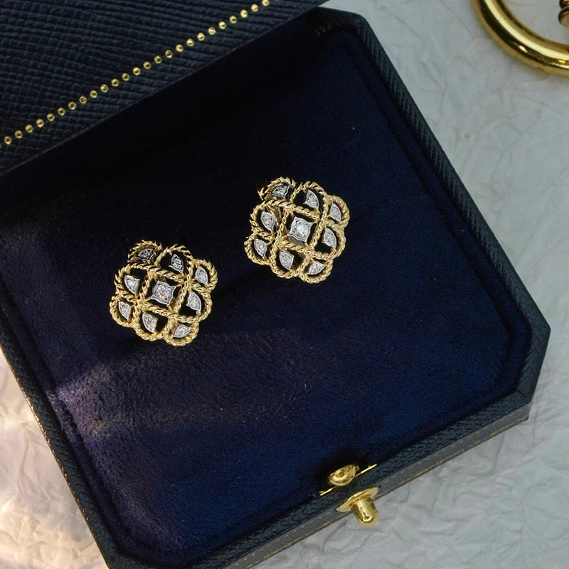 Elegant Natural Diamond Earrings - 18K Yellow Gold.
