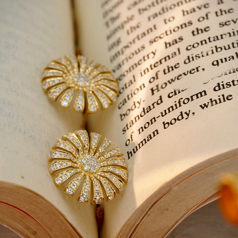 Flower shape diamond earrings