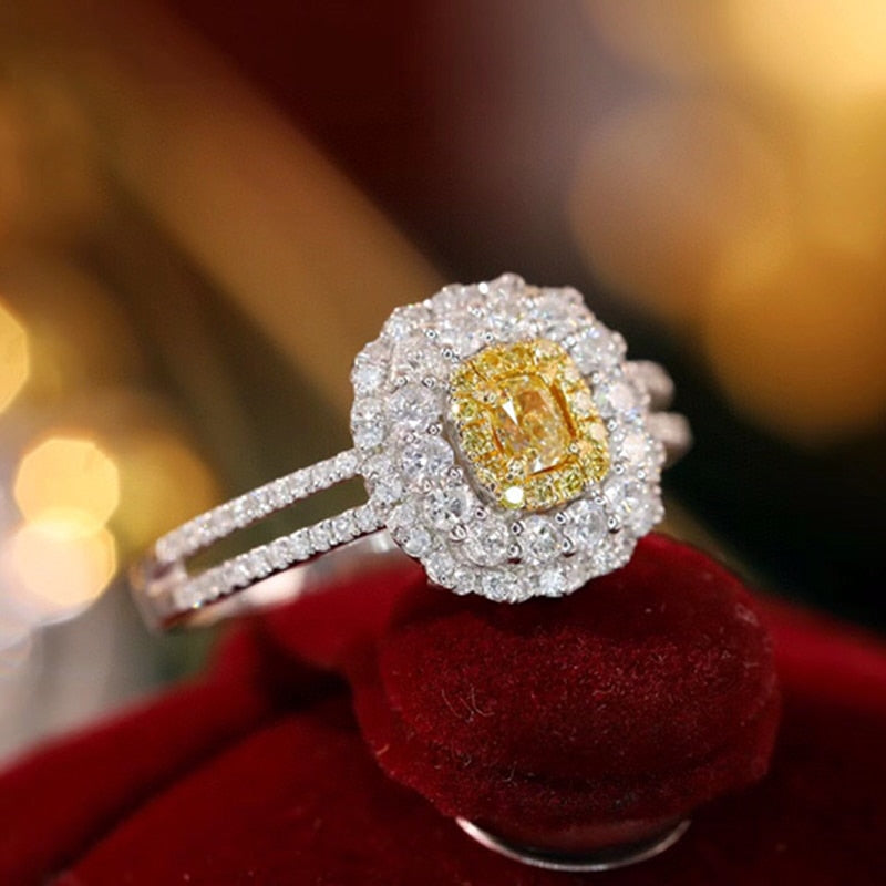 Luxuriöse Verlobungsringe mit gelben Diamanten.