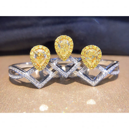 Elegant Yellow and White Diamond Rings. 18K Gold.