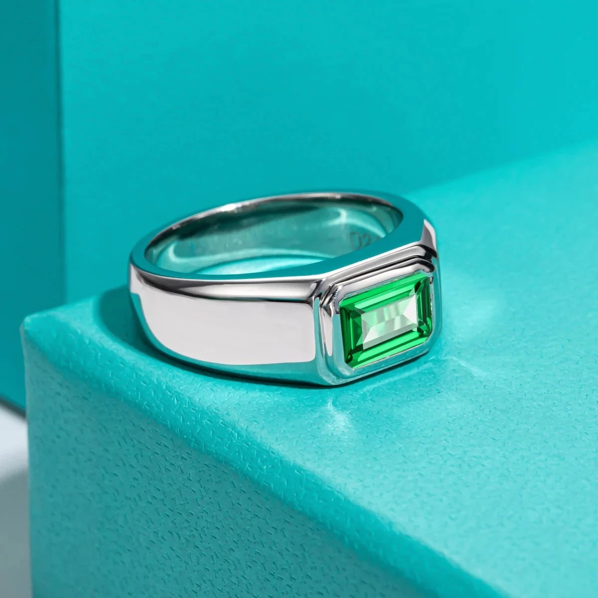 Luxury Emerald Men Rings. 2.0 Carat. Lab-Grown Colombian Emerald.