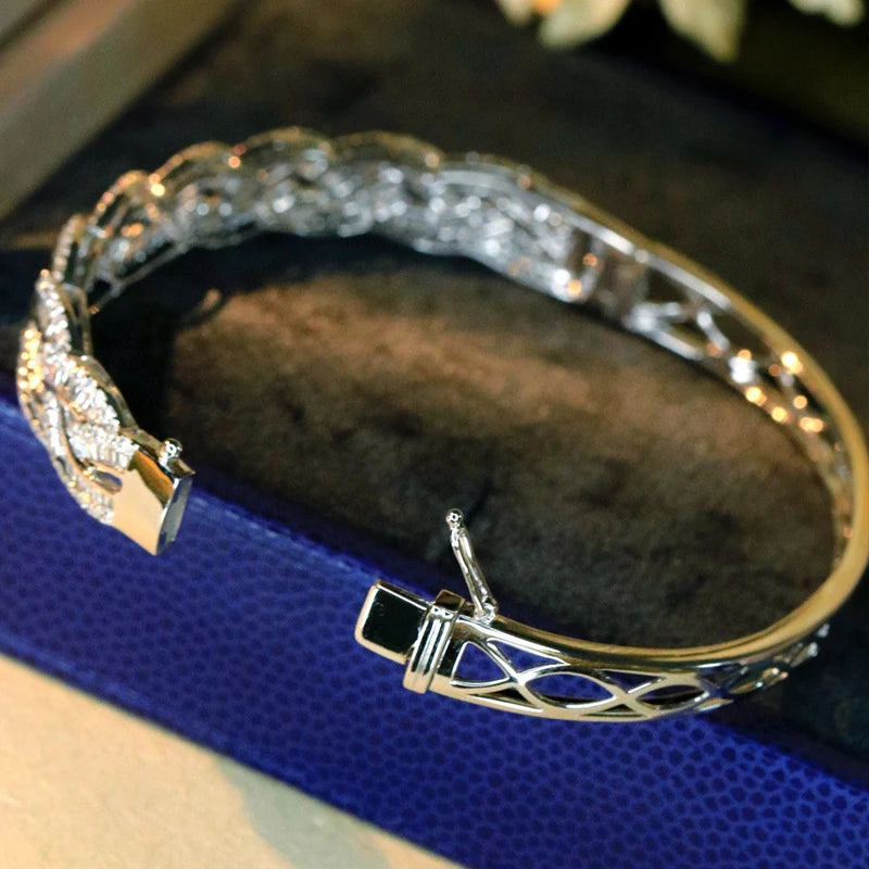 Luxurious Natural Diamond Bangle. Total 2.70 Carat.